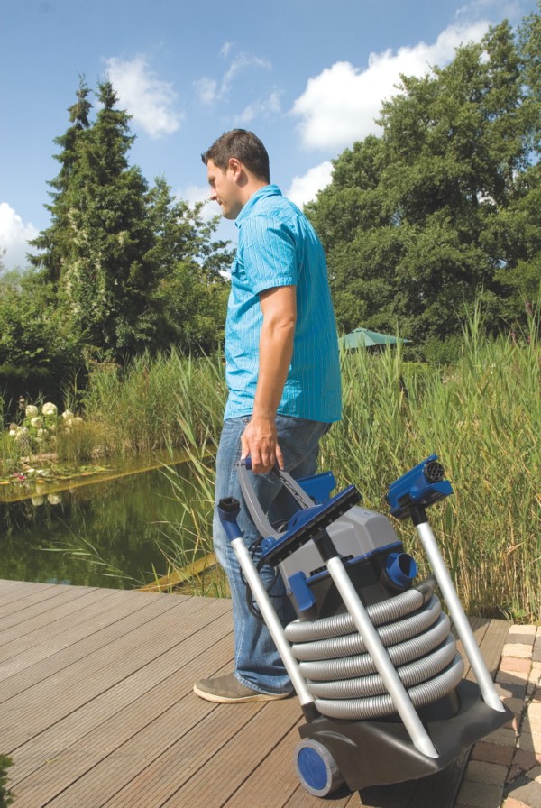 Oase Pondovac 4 Pond Vacuum - Built-in wheels and adjustable handle allow for easy movement and transportation